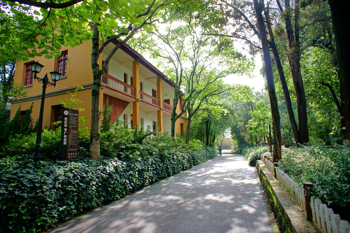 云南大學(xué)是211嗎?企業(yè)認(rèn)可度高嗎?什么專業(yè)最好?宿舍條件如何